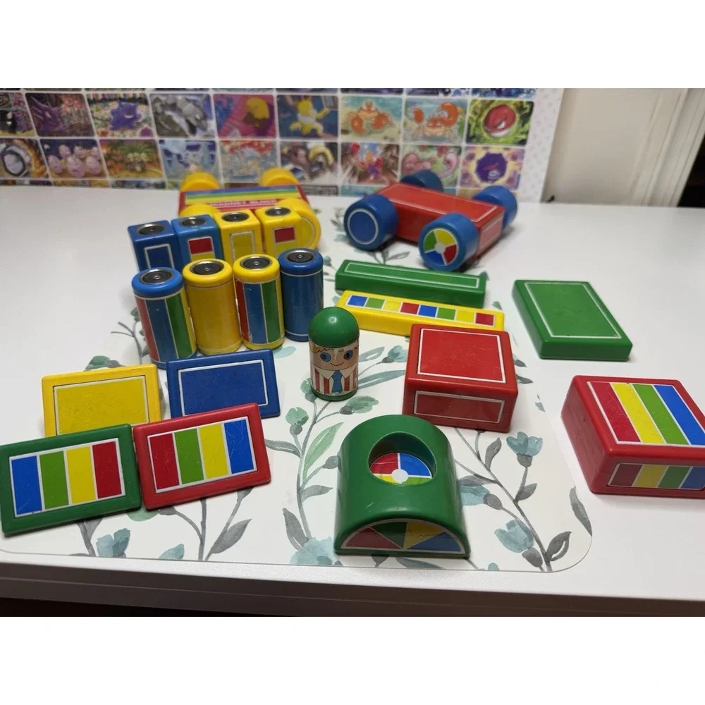 Vintage Hilco Magnetic Blocks Building Set Lot of‎ 29 Pieces Plastic Toys